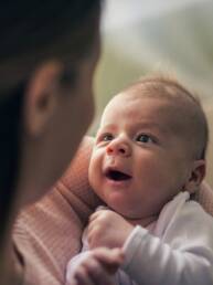 بكاء الطفل اثناء النوم